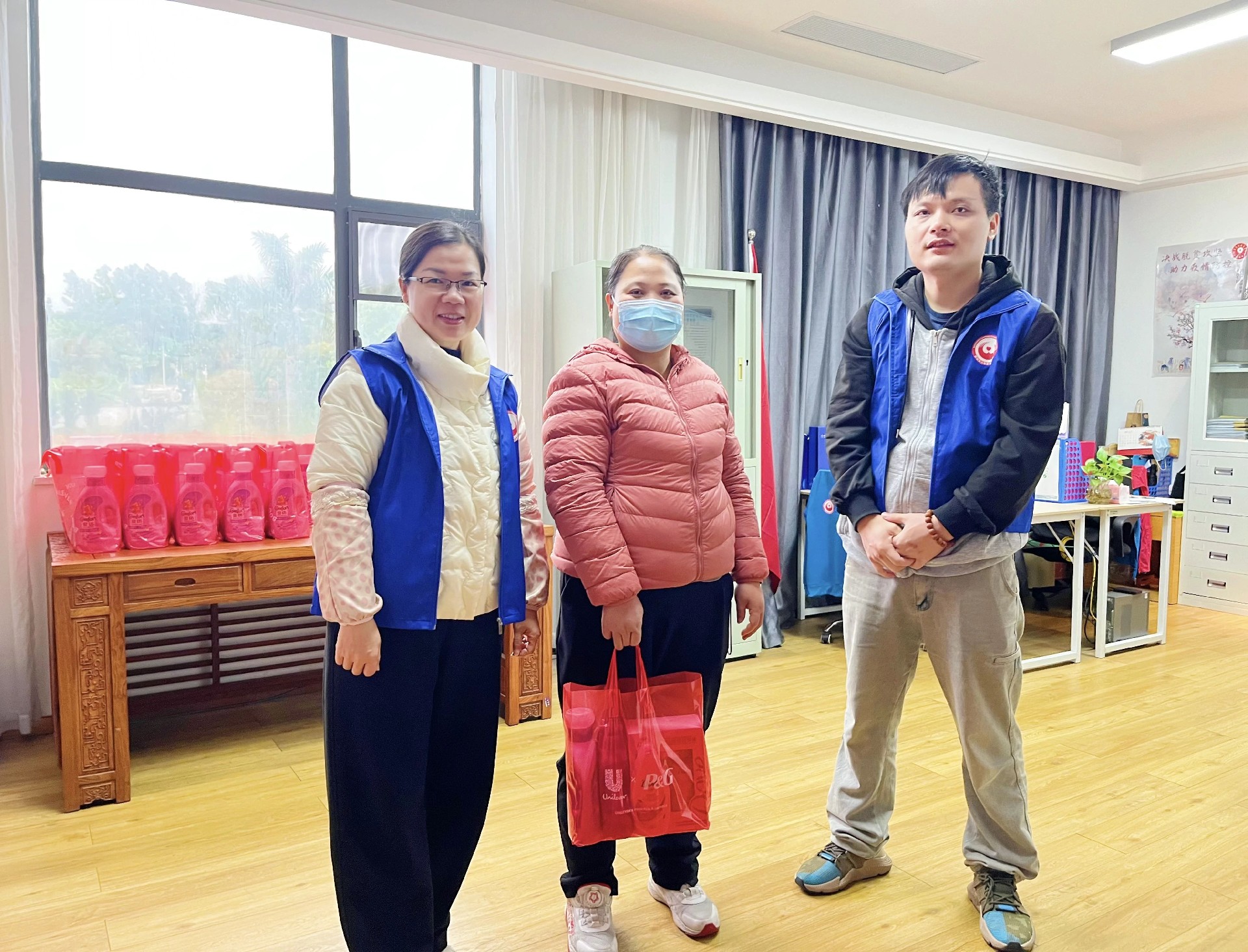 爱心善行 | 践行雷锋精神，情暖困难家庭